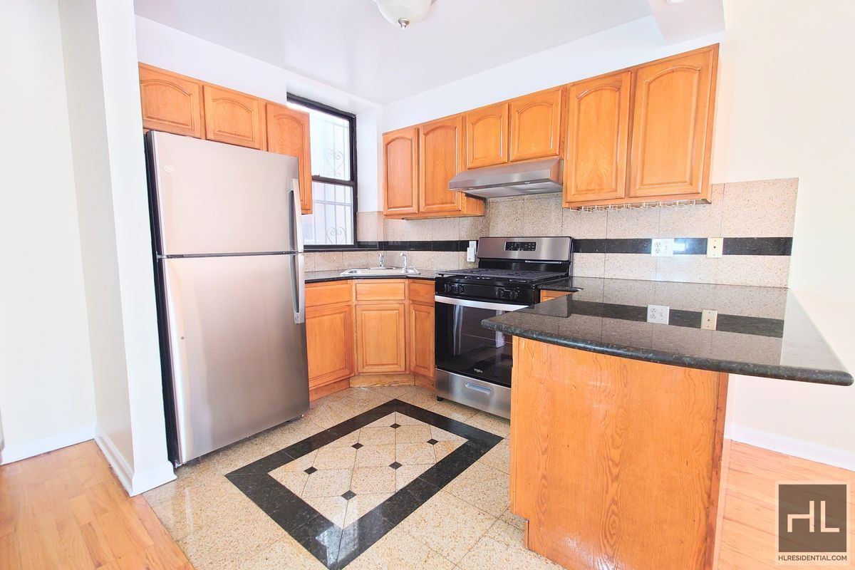 BROADWAY Room for Rent in Queens, NY