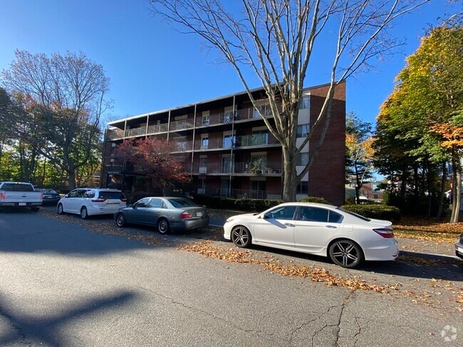 Building Photo - 45 Oval Rd