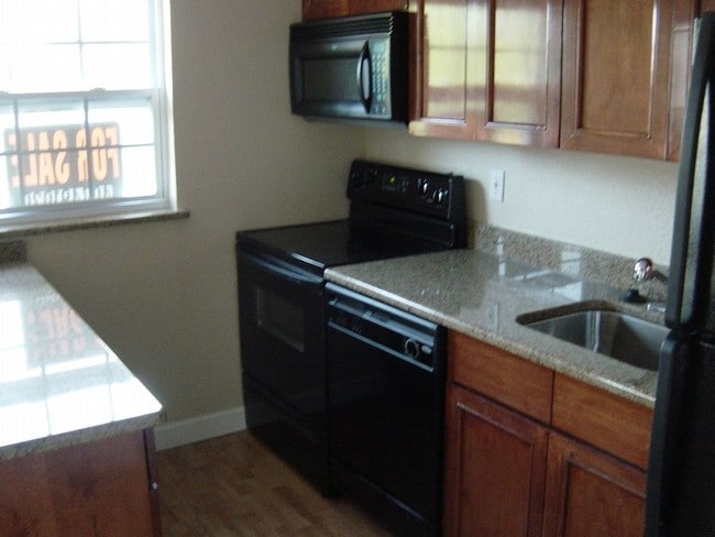 Building Photo - 807 Weldona Ln