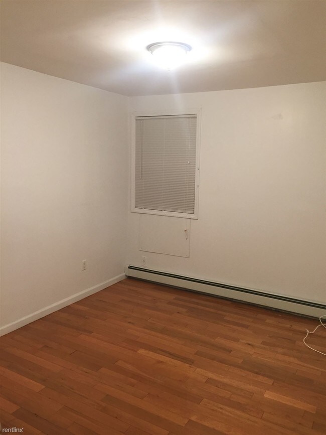 Building Photo - 3 br, 1 bath House - 10332 106th St