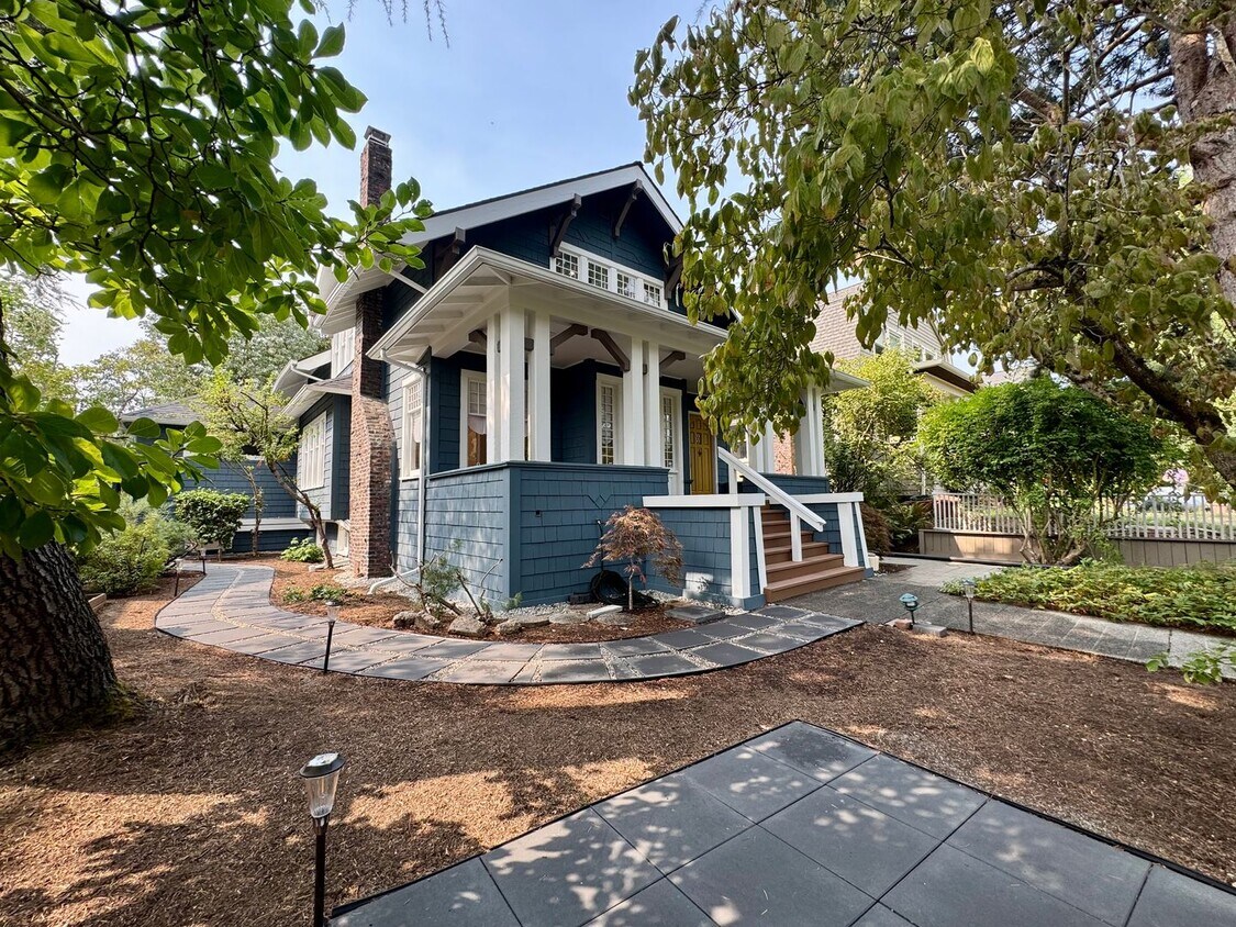Primary Photo - Mount Baker Home