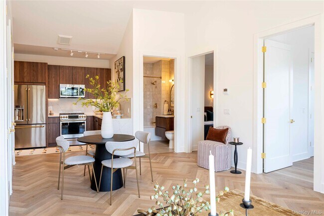 Foto del edificio - 100 E Putnam Ave