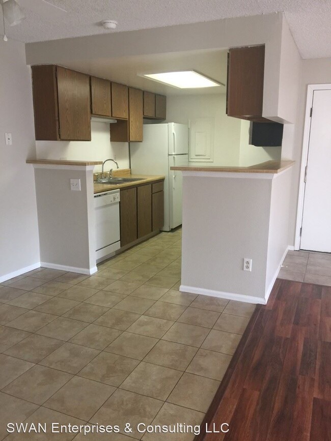 Building Photo - 3 br, 2 bath House - 18021 E. Kentucky #203