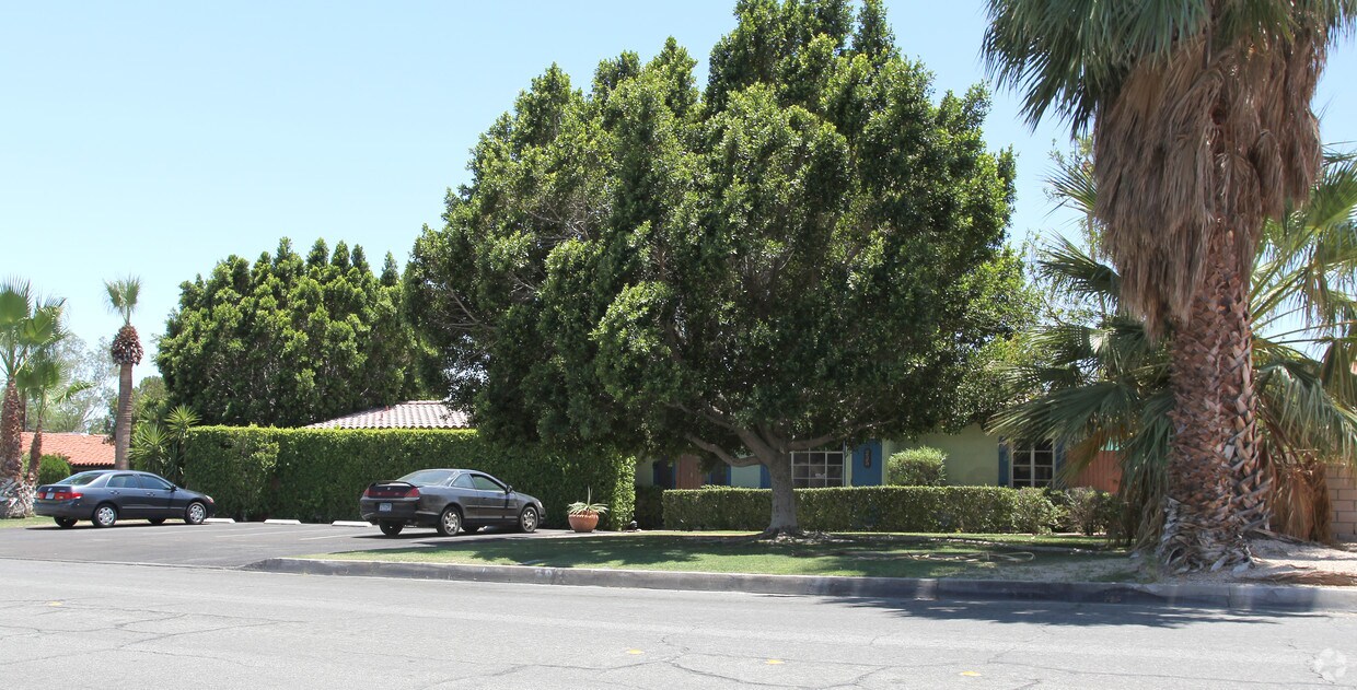 Building Photo - 225 W Vista Chino