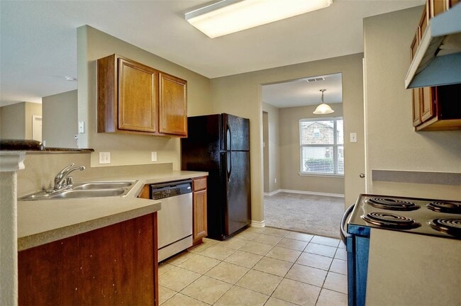Building Photo - 2420 Emerald Ln