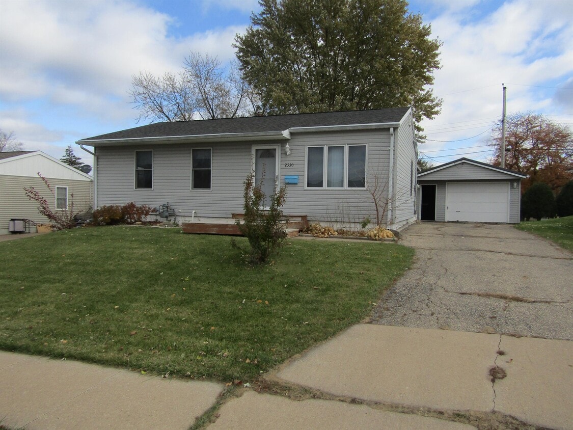 2330 Martin Dr, Dubuque, IA 52001 House Rental in Dubuque, IA