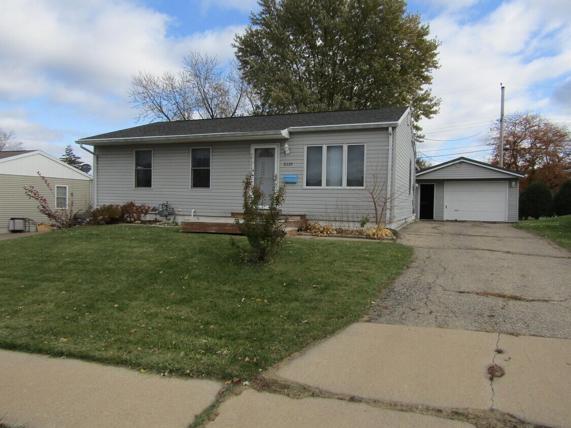 2330 Martin Dr, Dubuque, IA 52001 House Rental in Dubuque, IA