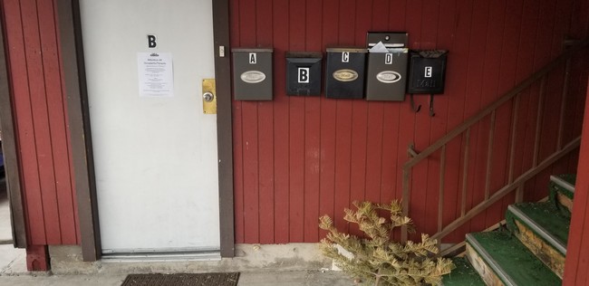 Foto del edificio - 1266 N Sierra St