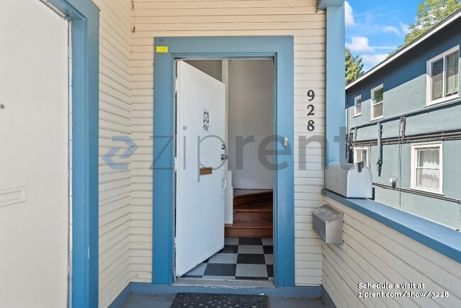 Building Photo - 928 60th St