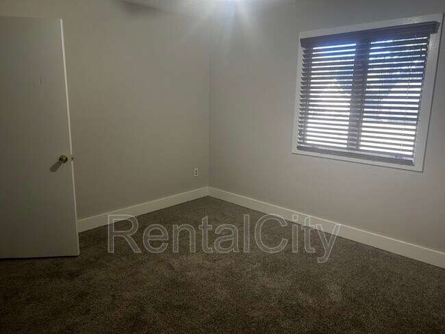 Foto del edificio - 35 Maywood Dr