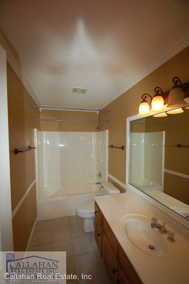 Building Photo - 805 Timberwolf Trl