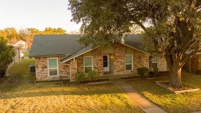 Building Photo - 6218 Fallbrook Dr