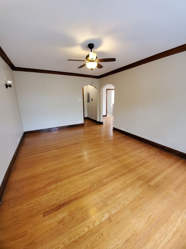 Foto del edificio - Large Lincoln Square 1BR! Heat, Cooking gas & Water Included!