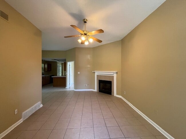 Building Photo - Renovated 2 Bedroom 2 Bath Home for Rent!