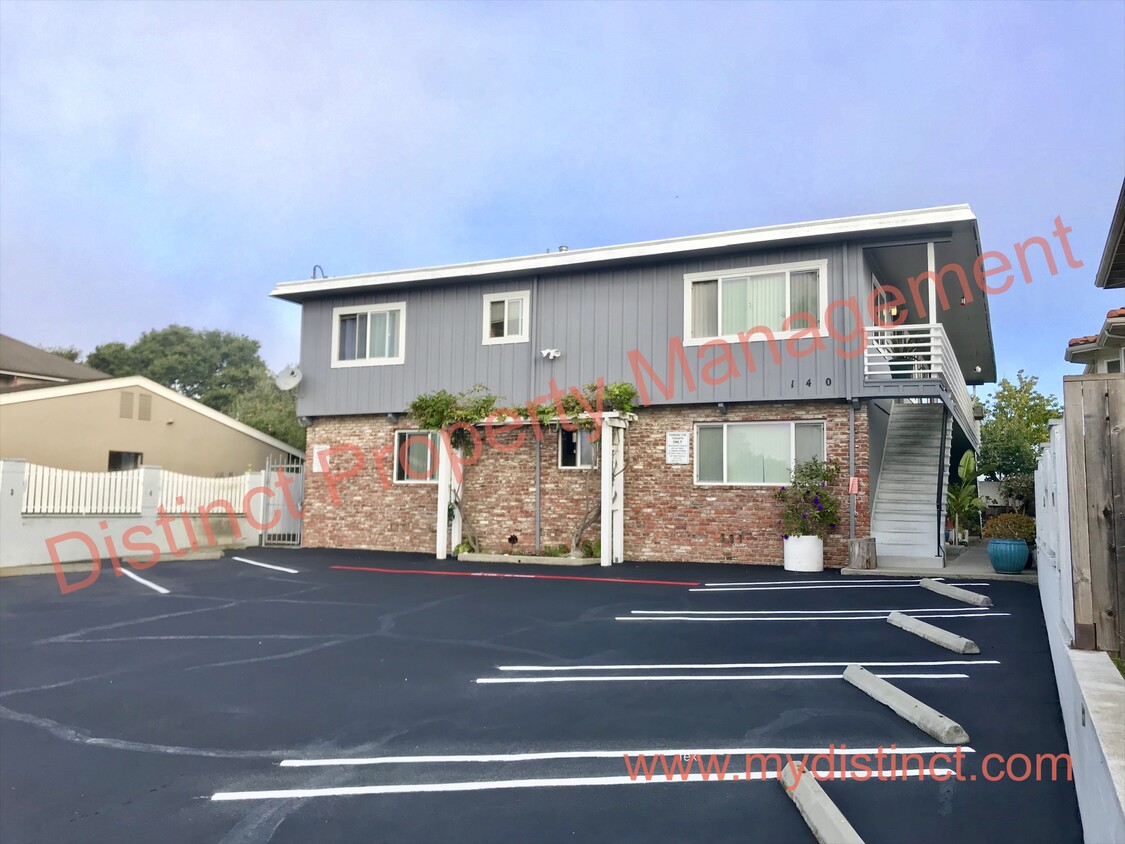 Primary Photo - 140 Bay St