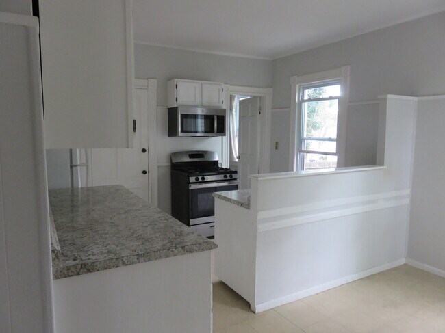 Building Photo - 61 Canner St