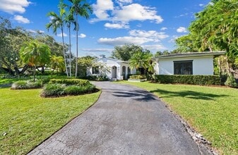 Building Photo - 641 Island Rd