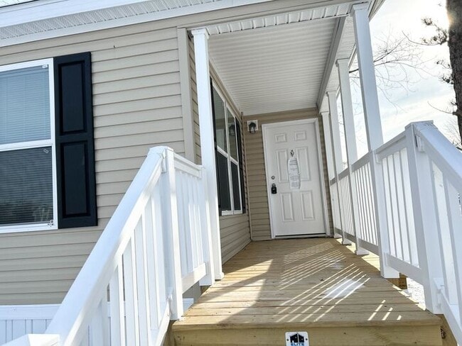 Building Photo - 29909 Flushing Dr