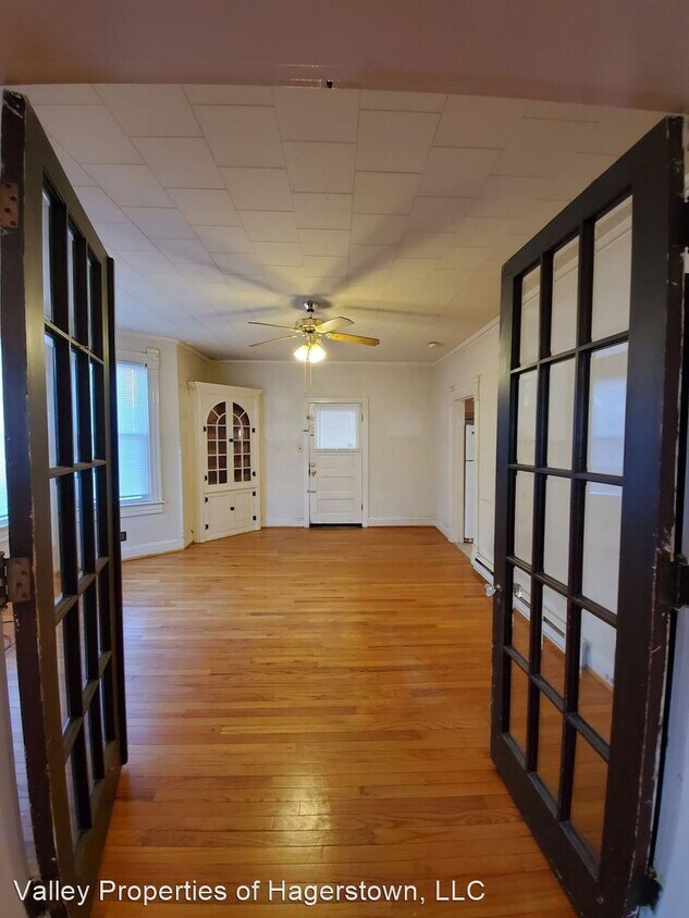 Primary Photo - 701 W King St