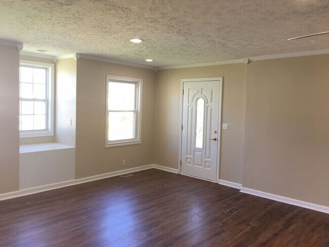 Building Photo - Madison - 3 Bedroom 1 Bath