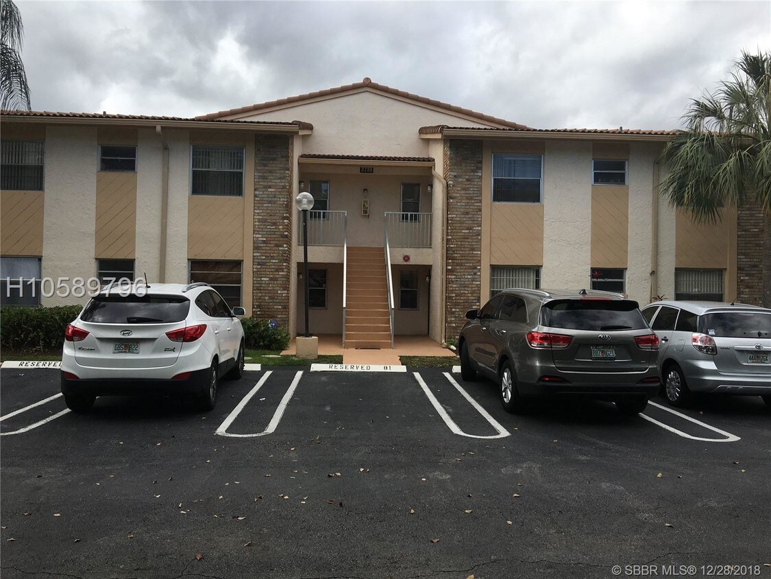 2730 Forest Hills Blvd Unit 104, Coral Springs, FL 33065 Condo for