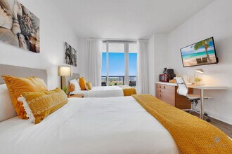 Building Photo - 2602 E Hallandale Beach Blvd