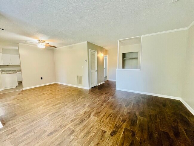 Building Photo - 4823 Spring Lake Dr