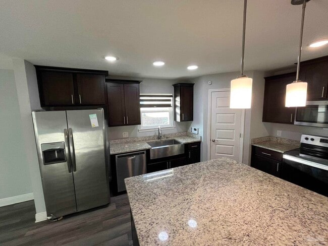 Foto del edificio - 5370 Harmony Ln