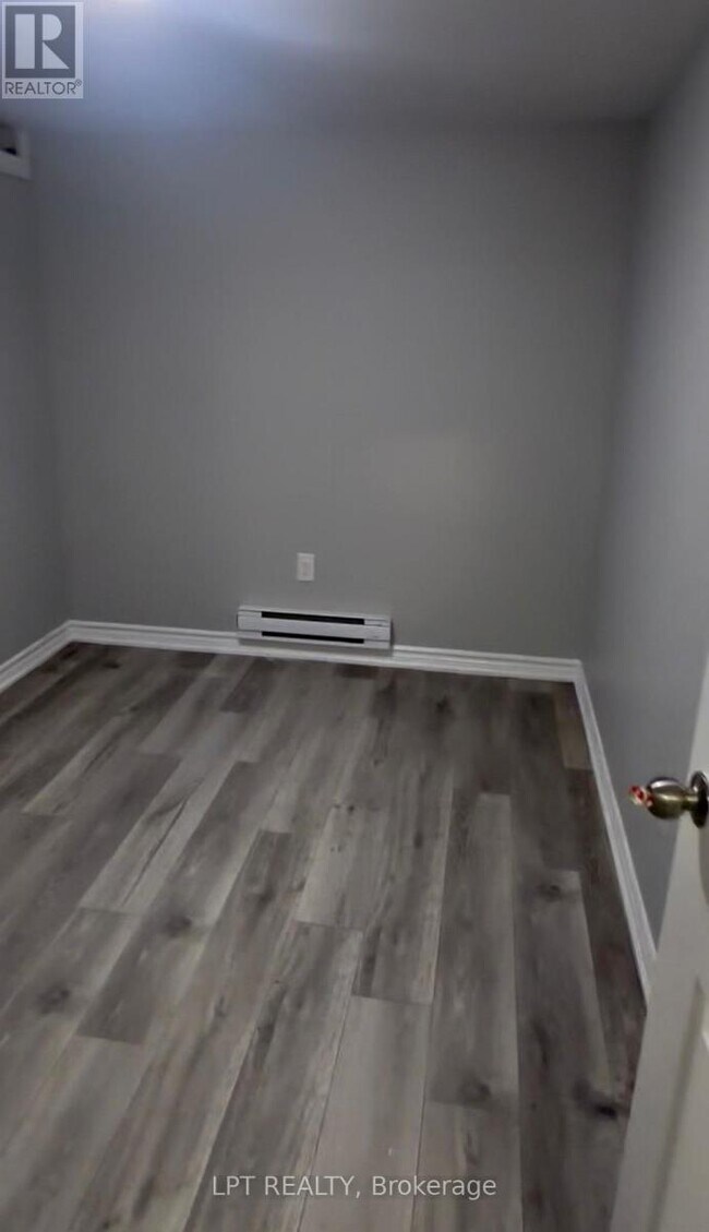 Photo du bâtiment - 40 Gladstone Square