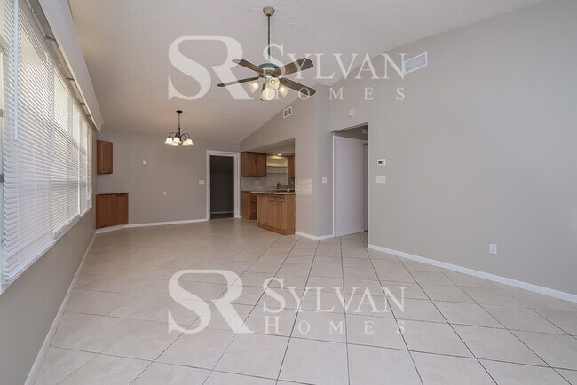 Building Photo - Bright 3BR 2BA Home