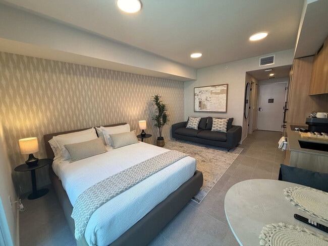 Building Photo - 121 NE 5th St