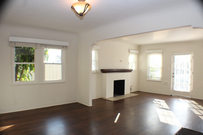 Foto del edificio - Charming 2BR/1BA House in OB W/ parking, W...