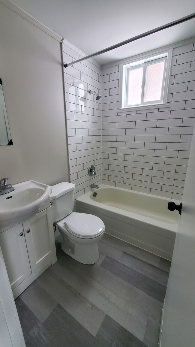 Building Photo - 245 Humphrey St