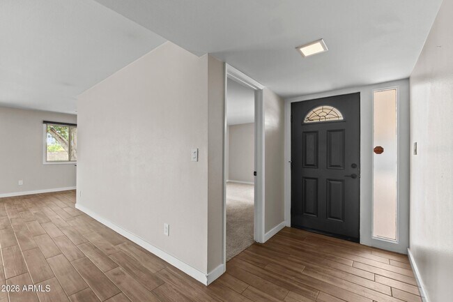 Foto del edificio - 1229 E Manhatton Dr