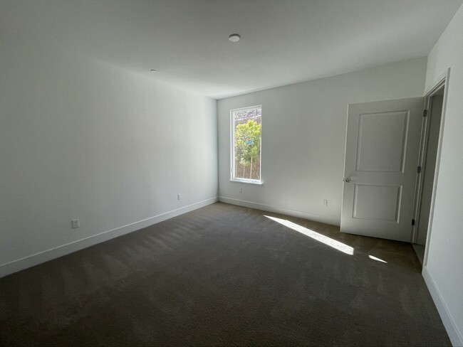 Building Photo - 1 Waterline Pl