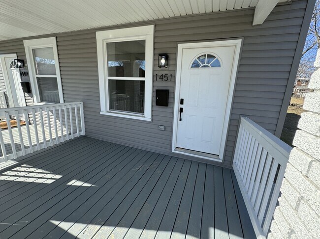 Building Photo - 2 Bedroom - Weiland Park