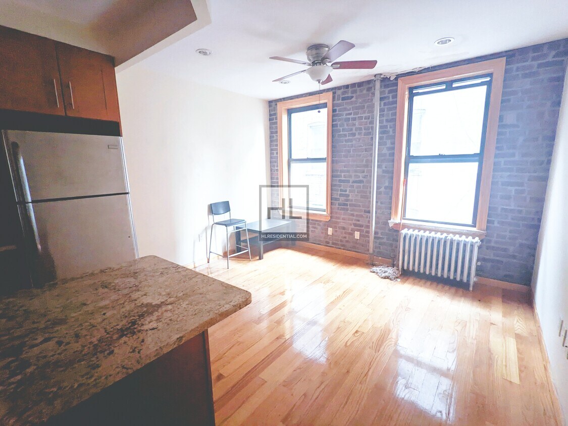 Primary Photo - WEST 196 STREET