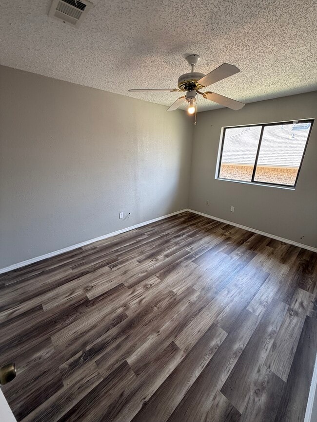 Foto del edificio - 830 Ash Grove Ln