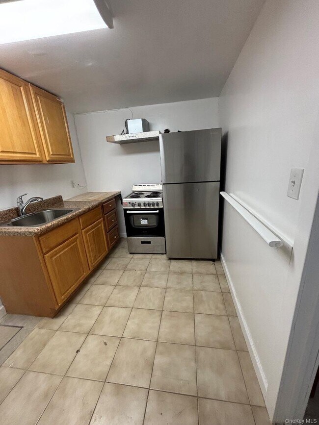 Foto del edificio - 1031 E 241st St