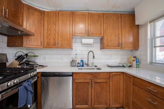 Building Photo - 4-Bed + 2-bath Mission Hill