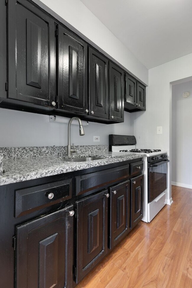 Foto del edificio - 5533 N Kenmore Ave