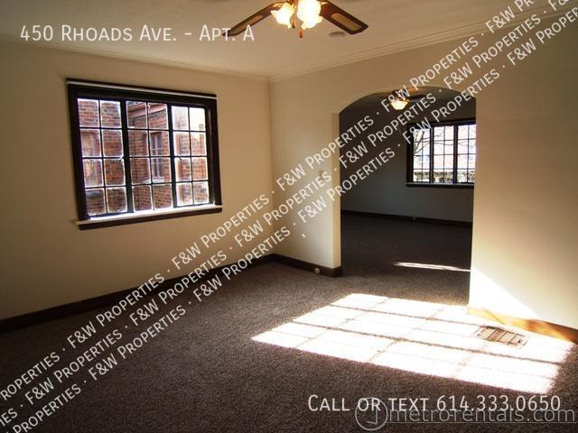 Building Photo - Very spacious 1BR 1BA apartment with priva...