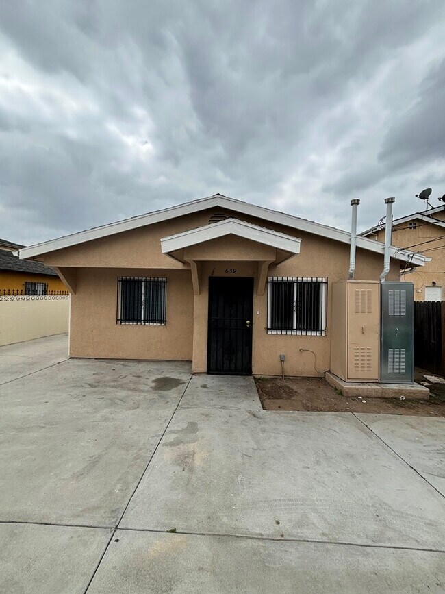 Foto del edificio - 639 E 87th Pl