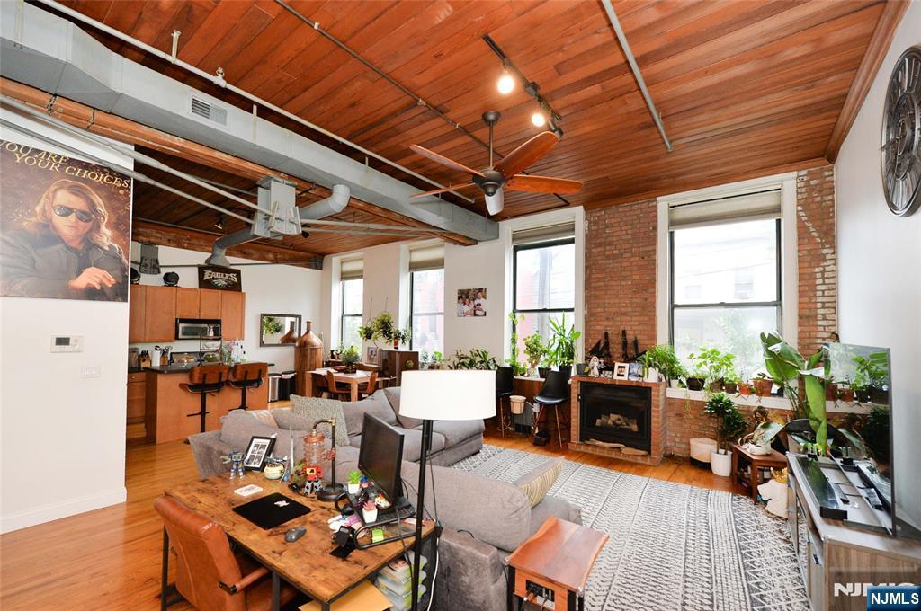 Primary Photo - 126 Webster Ave