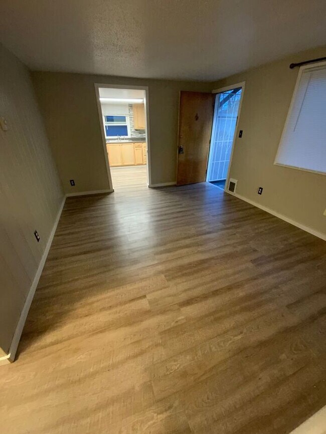 Foto del edificio - AVAILABLE NOW!! South Tacoma 1bdr DUPLEX w...