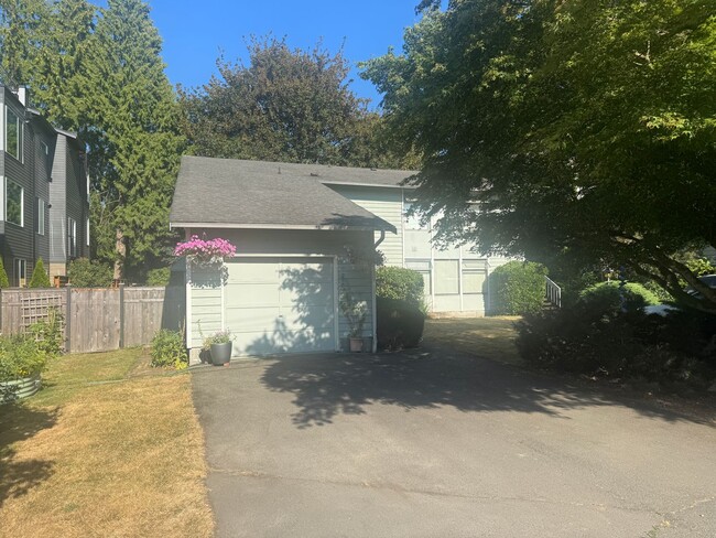 Building Photo - 3bd/1.75ba Seattle Home