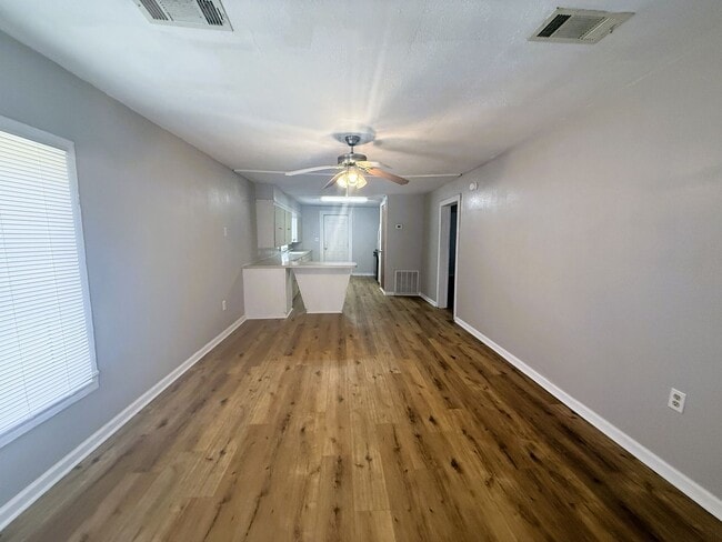 Building Photo - Cozy 2-Bed, 1-Bath Home with a large backyard!!