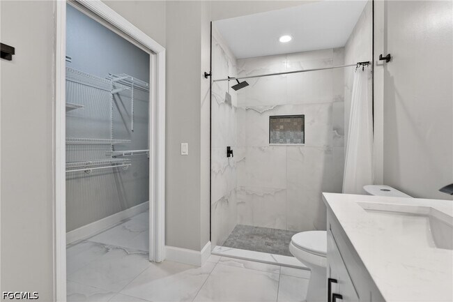 Foto del edificio - 7745 Woodbrook Cir