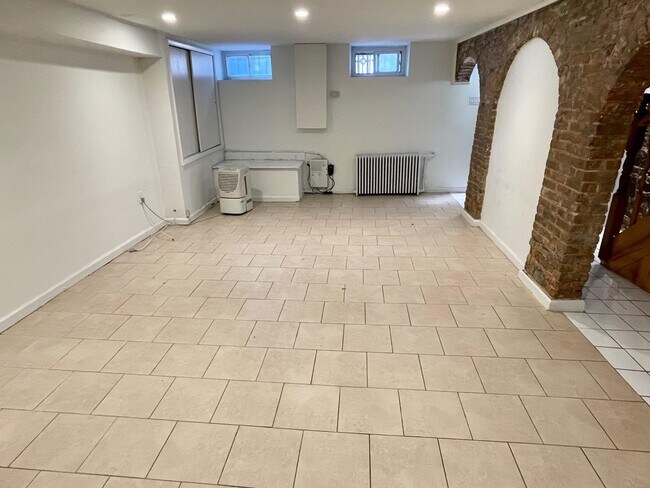 Foto del edificio - 352 Varick St