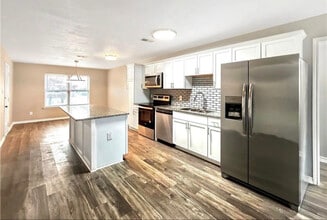 Building Photo - 1810 Clarawood Dr